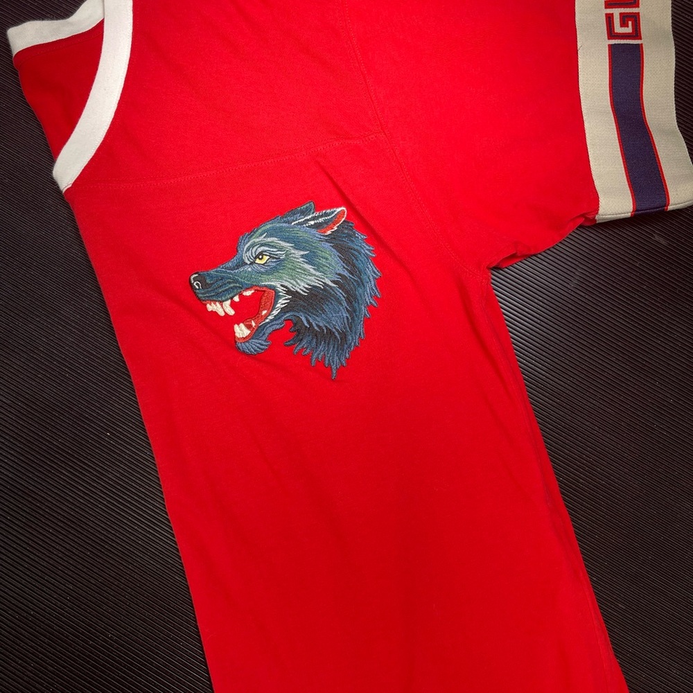 Red wolf Gucci shirt M